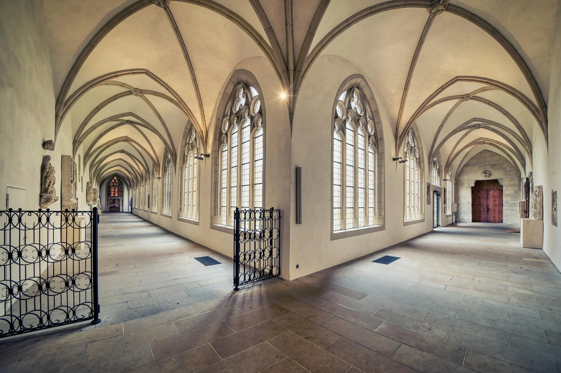 ️ Le Duomo et le cloître gothique : le cœur de la cité épiscopale