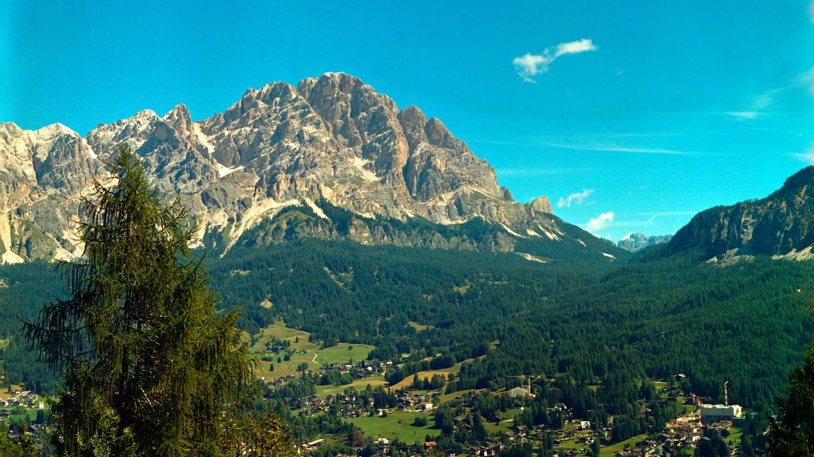 ️ Comprendre la géographie de Cortina